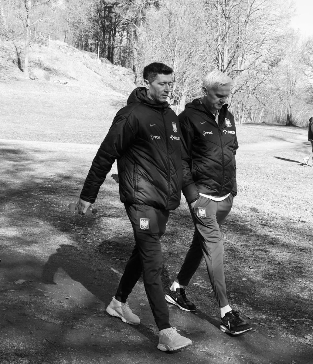 莱万多夫斯基发帖致哀:教练,这不该是这样 莱万多夫斯基发帖致哀:教练,这不该是这样