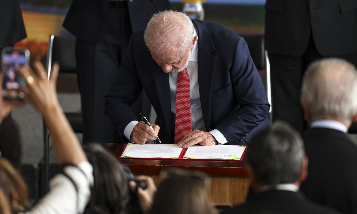 巴西议员 Nikolas Ferreira 敦促处理剂量表否决案