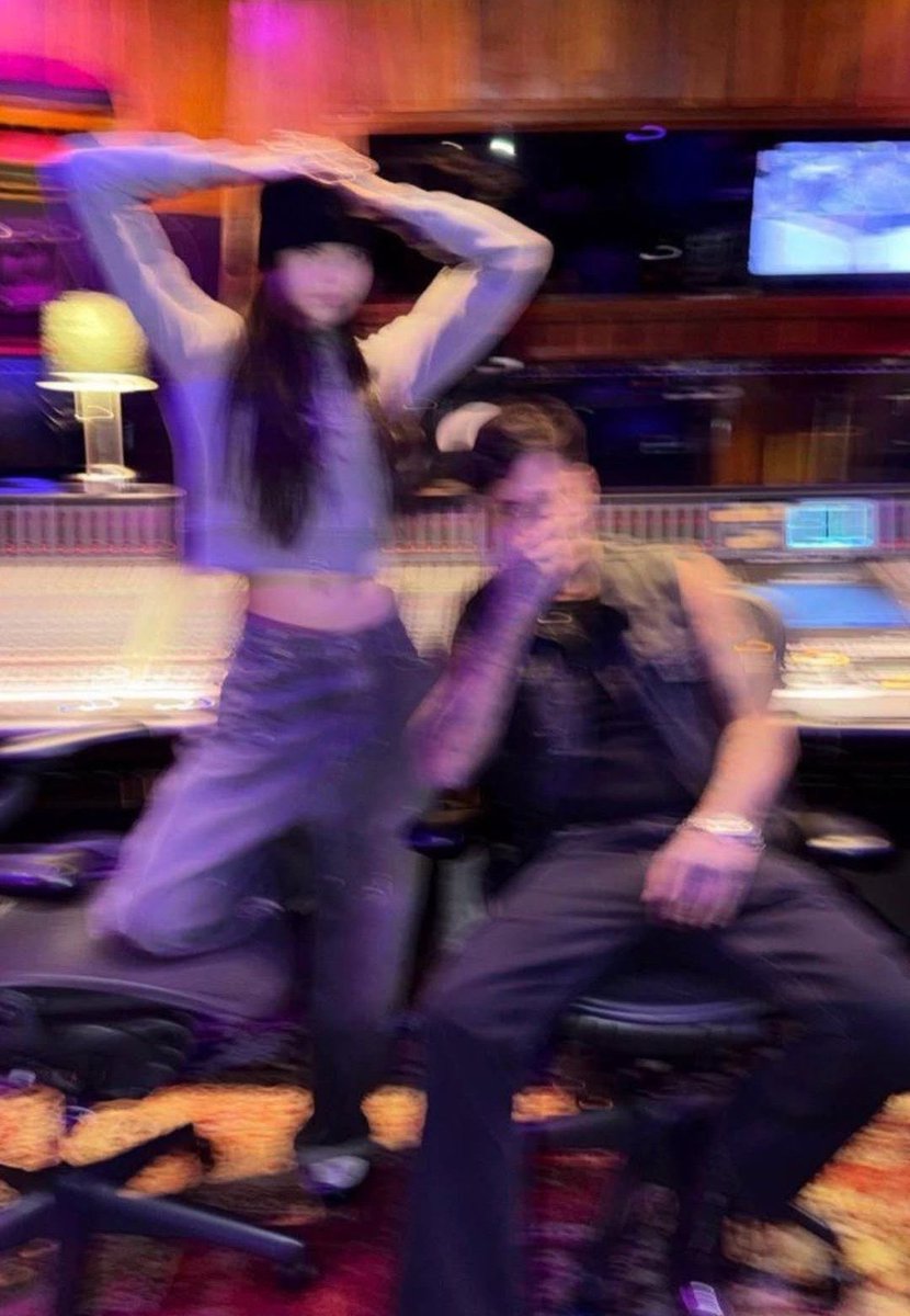 LISA录音室新照曝光!和Anyma合体,新歌要直接炸场? LISA录音室新照曝光!和Anyma合体,新歌要直接炸场?