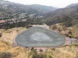 Palisades reservoir that was empty during fire is dry again. Residents  aren't happy about it - Los Angeles Times