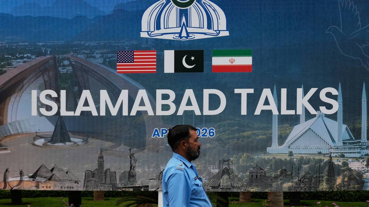 US-Iran talks set to bring together Vance and Iranian officials in Pakistan as ceasefire strains | 830 WCCO