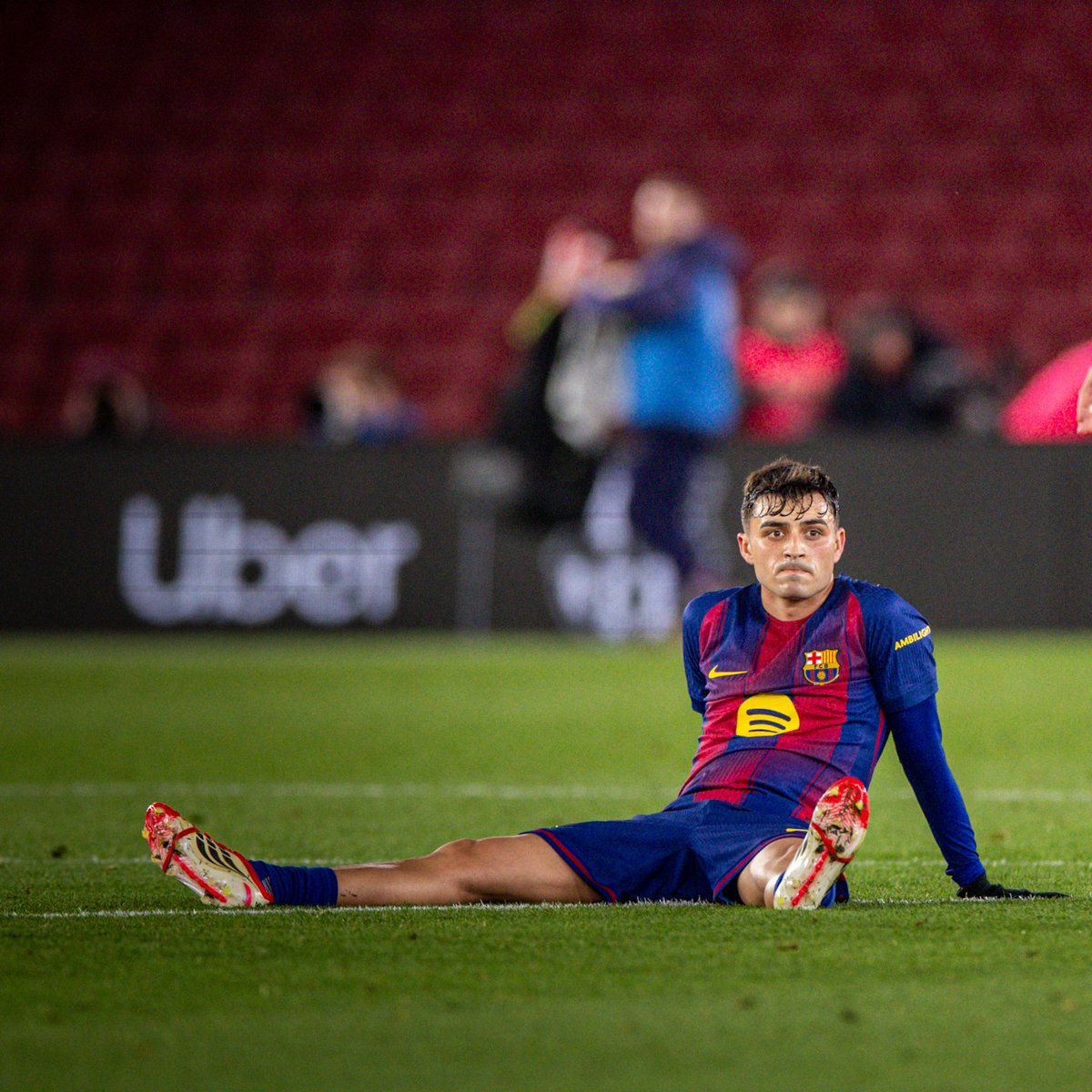 巴萨官方“为队徽而战”激励图片