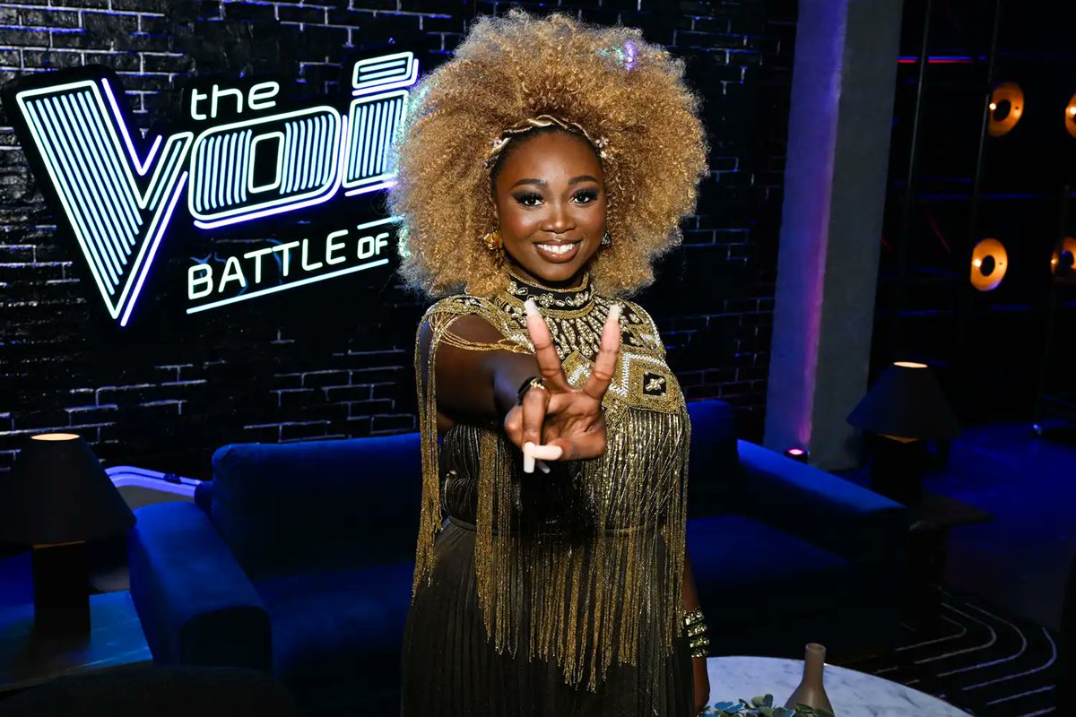 亚历克西娅·杰伊与Adam Levine决赛后合影