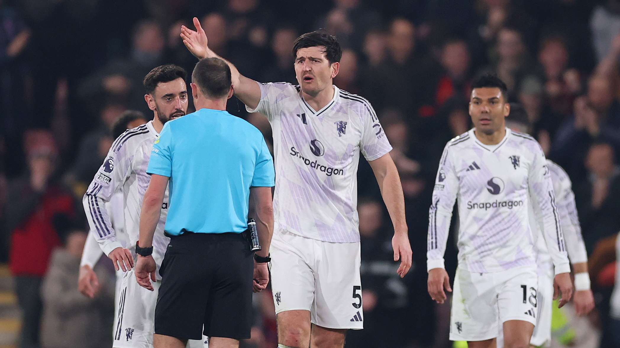 Bruno Fernandes makes Amad 'small players' ref claim as he fumes at VAR for  ignoring Man Utd penalty appeal just SECONDS before Bournemouth goal |  Goal.com