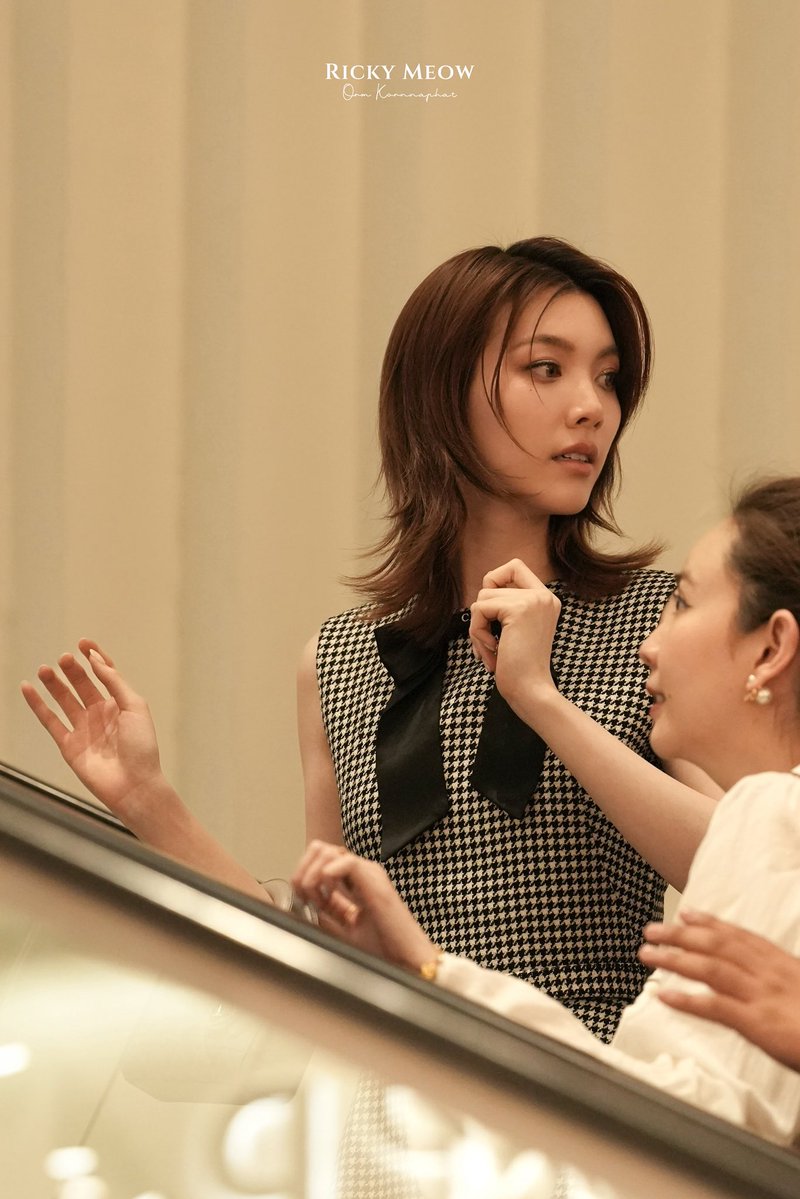 OrmxDior Beauty合作照刷屏X，8000+点赞后泰国女星Orm这波“solo”藏着全网都没猜到的反转>🎬 **编辑按：** LingOrm官方把Orm与Dior Beauty的合作照一甩上X，#OrmxDior话题直接爆了，8000+点赞像不要钱似的刷屏，但你以为这只是简单时尚代言？姐妹们，故事才刚开场呢……