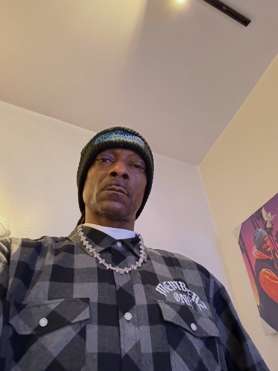Snoop Dogg 这张严肃自拍到底在整什么幺蛾子？！