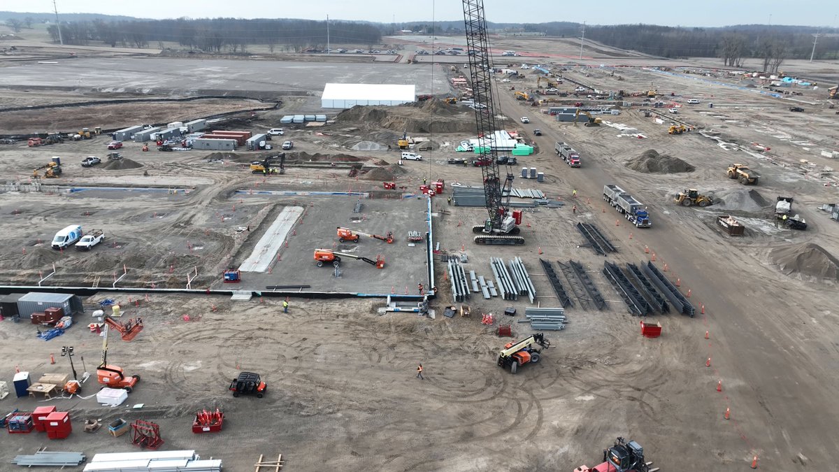 美国5000亿美元Stargate AI超级项目开工 钢梁竖起