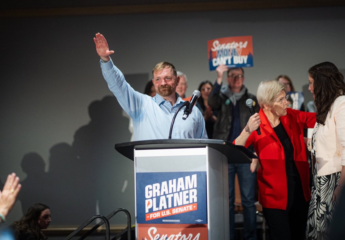 Graham Platner疑似纳粹礼现场照片