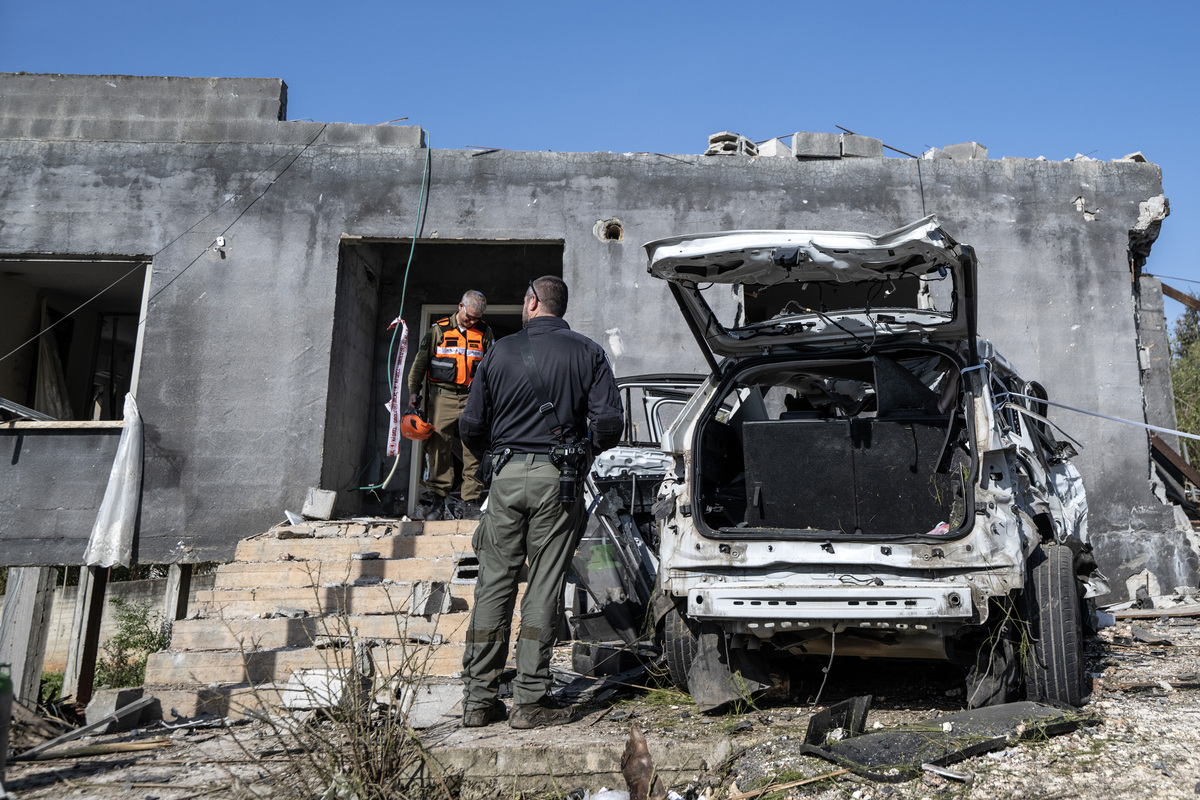 以色列北部扎尔齐尔镇遭伊朗导弹袭击后的受损现场