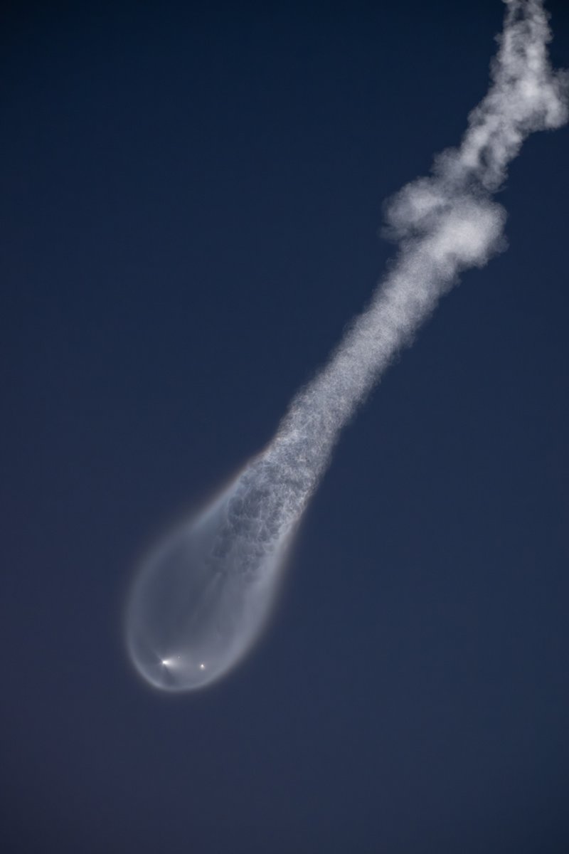 Falcon 9 发射夜空景象