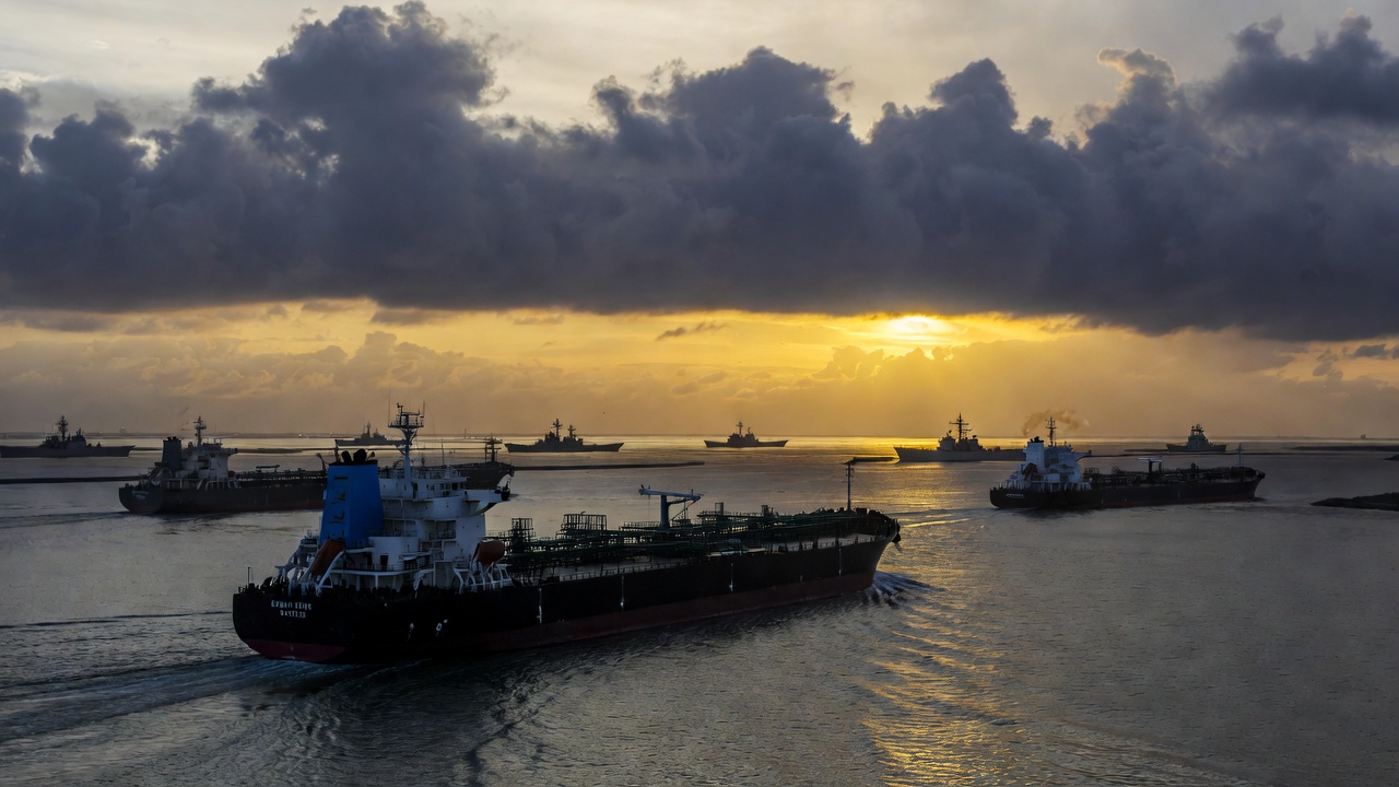 特朗普:霍尔木兹海峡油价接收国自卫 特朗普:霍尔木兹海峡油价接收国自卫