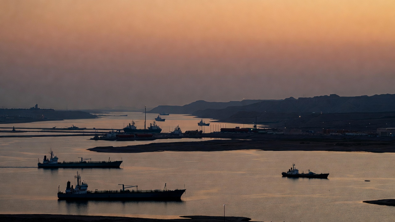 伊朗新最高领袖誓言继续封锁海峡