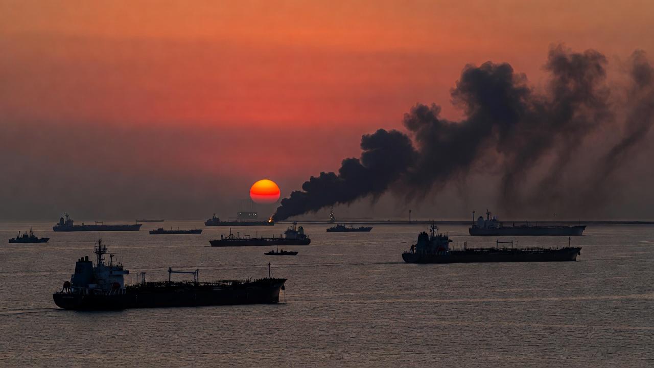 油价因霍尔木兹冲突暴涨突破100美元 油价因霍尔木兹冲突暴涨突破100美元