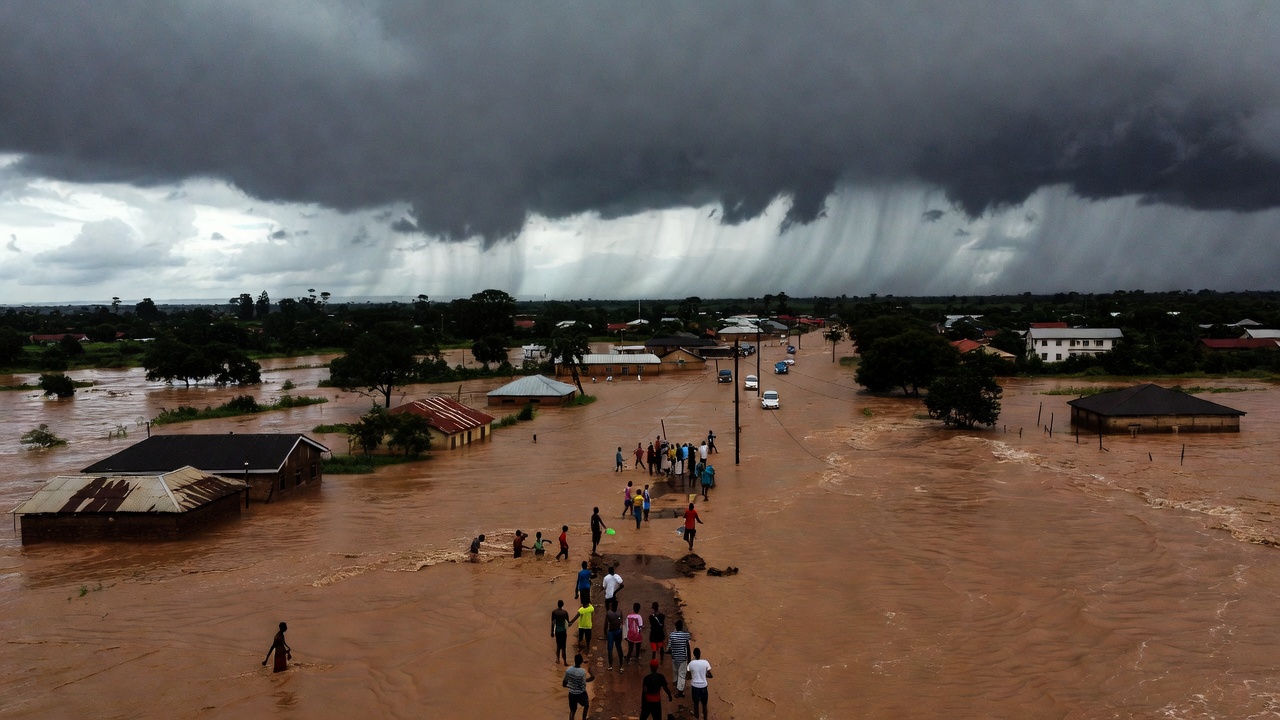 肯尼亚洪水预警落空：灾民的求生故事与防灾制度的裂缝