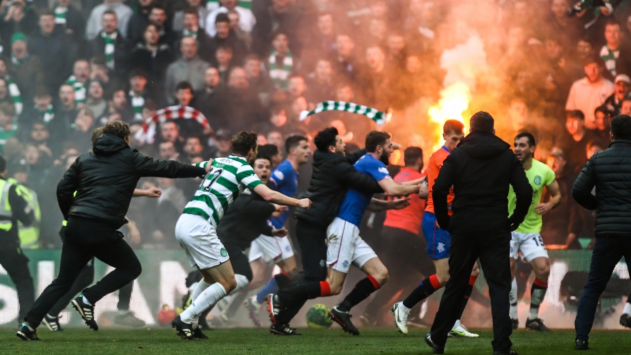 苏格兰德比爆冲突 凯尔特人胜后球迷涌入球场