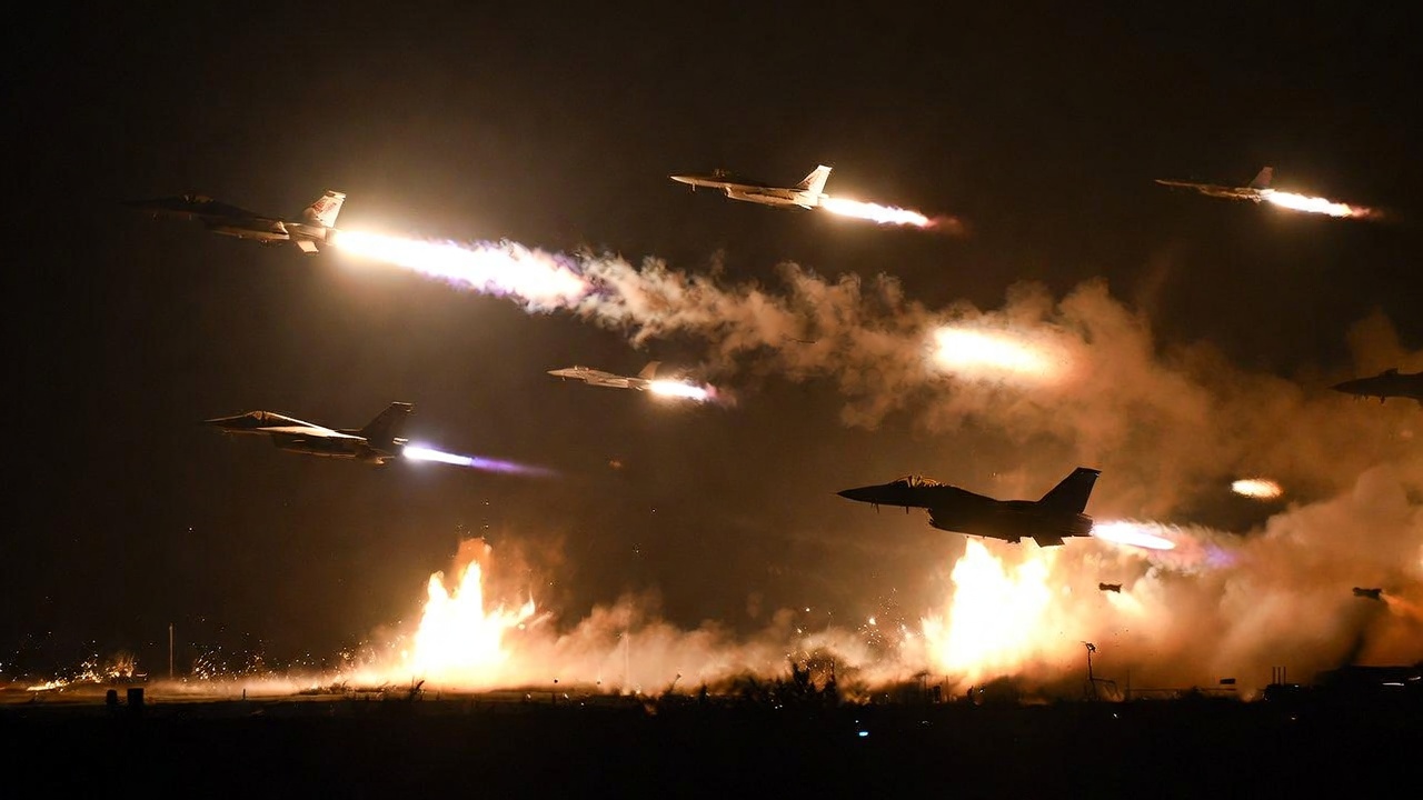 美以对伊朗发动最激烈空袭