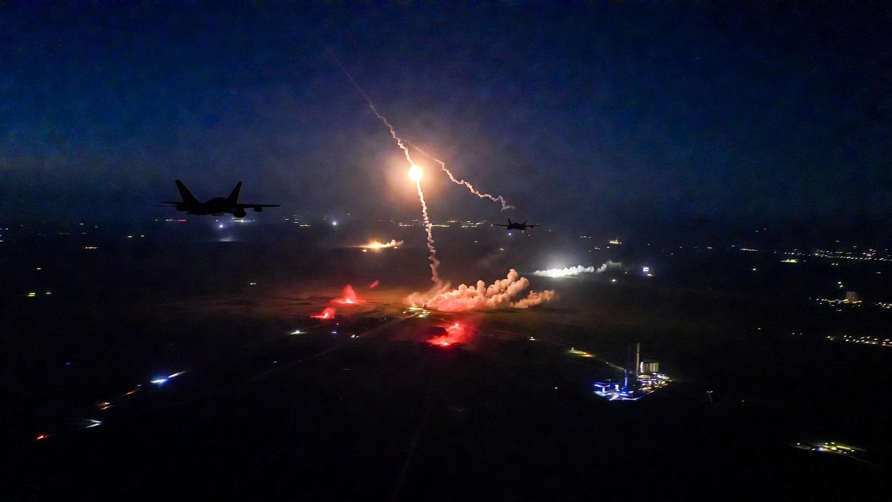 美中央司令部精准打击伊朗军事目标 美中央司令部精准打击伊朗军事目标