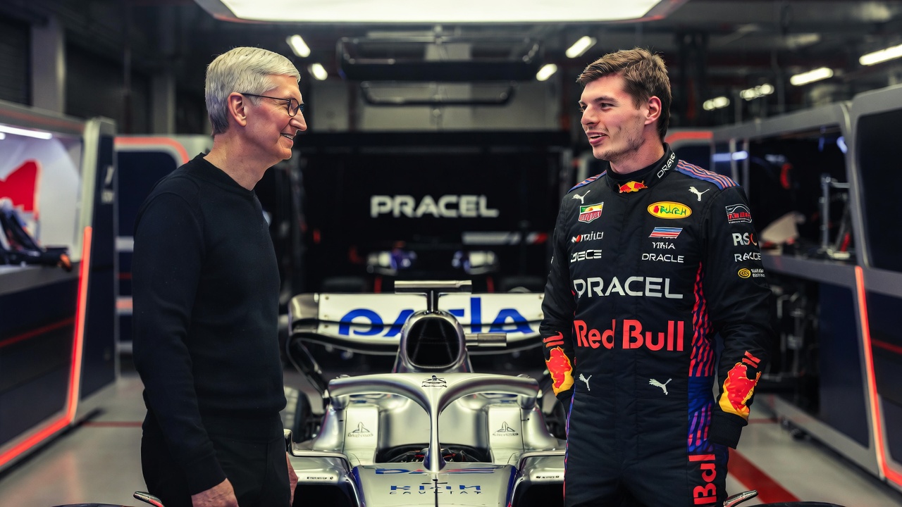 Tim Cook竟喊F1冠军“谢谢调校”？！苹果公园高尔夫球车变F1战车，这反转太上头了！