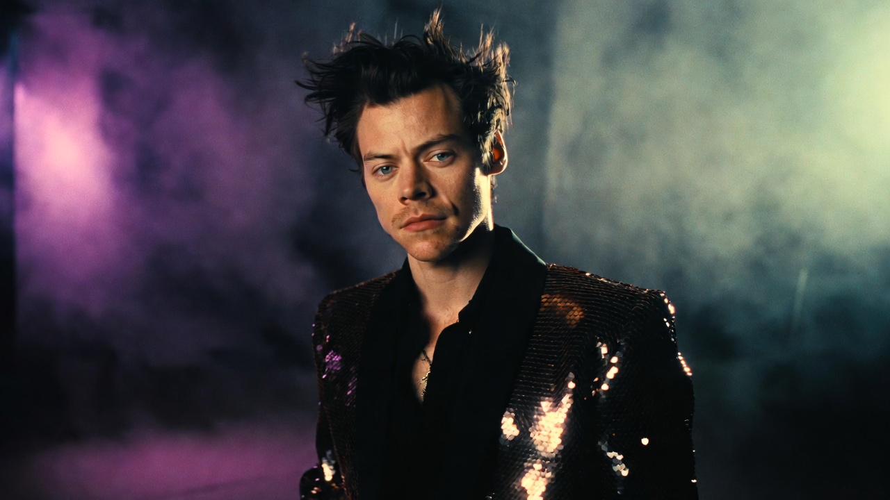 竟然这么上头？！哈里·斯泰尔斯新专《Kiss All The Time. Disco, Occasionally》全球上线，粉丝直呼零跳过神作！